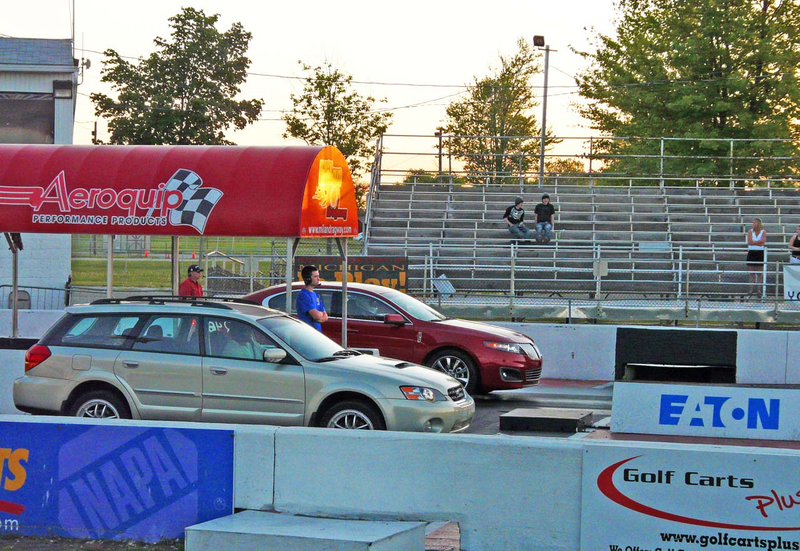 Illustration for article titled EcoBoost Goes Drag: Ford Flex, Lincoln MKS Hit The Strip
